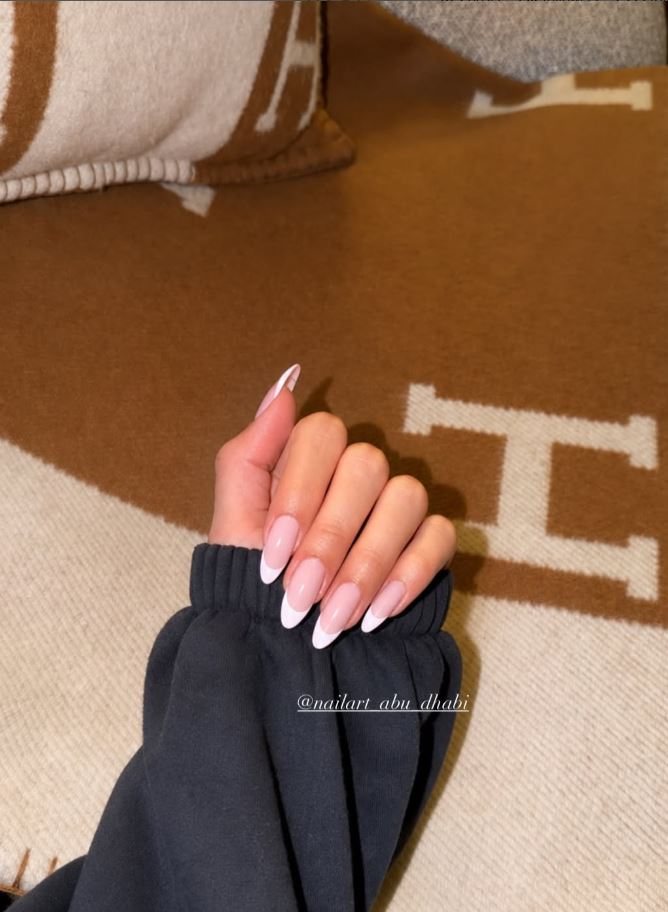 Soft pink ombre almond nails